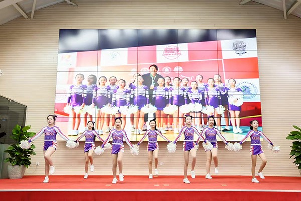 1758462240992819.jpg 开场舞蹈.jpg