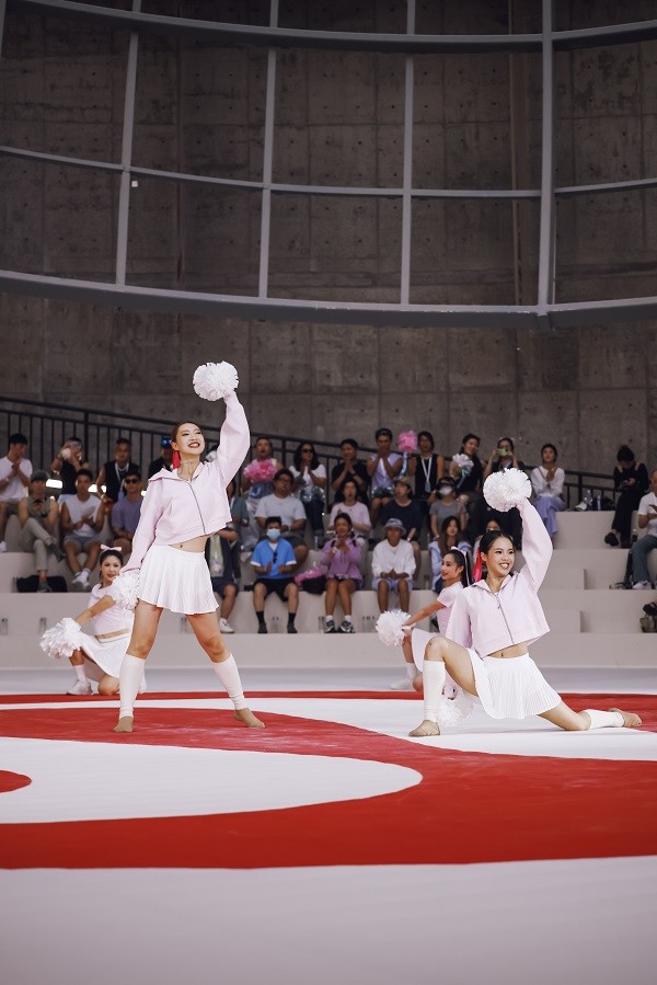 5-武汉体育学院表演双人花球啦啦操.jpg